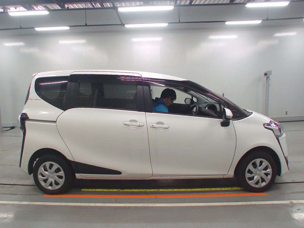 2017 Toyota Sienta NCP175G[1]