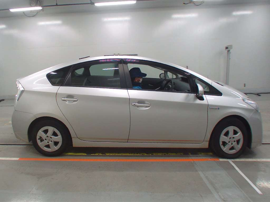 2010 Toyota Prius ZVW30[1]