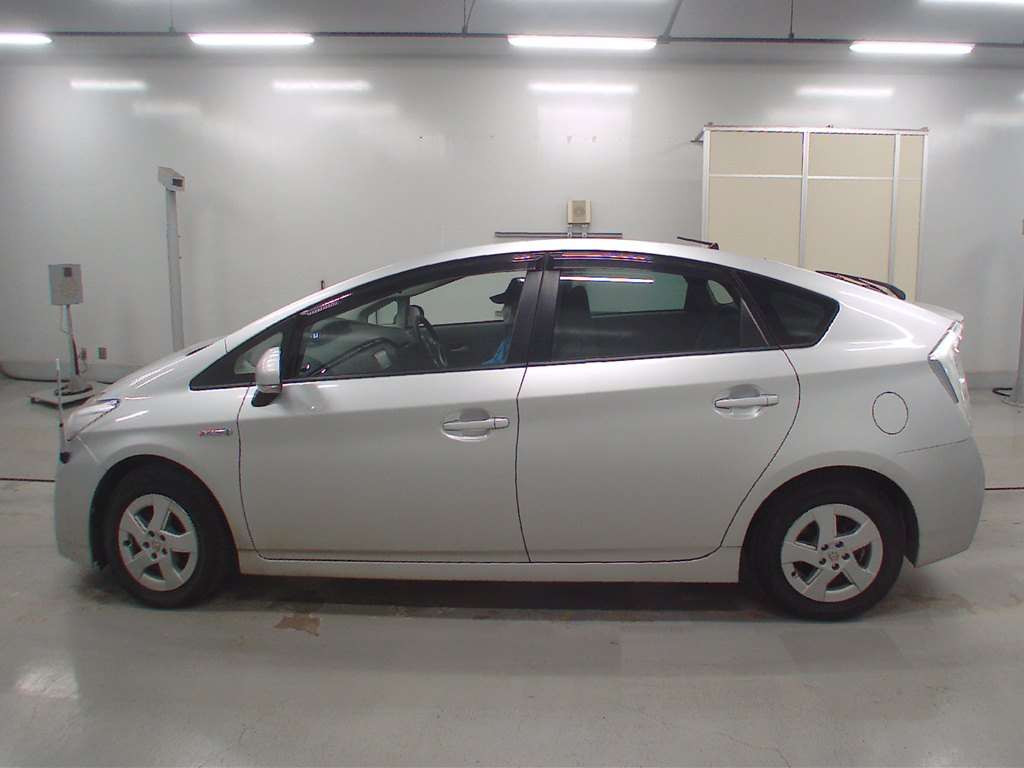 2010 Toyota Prius ZVW30[2]