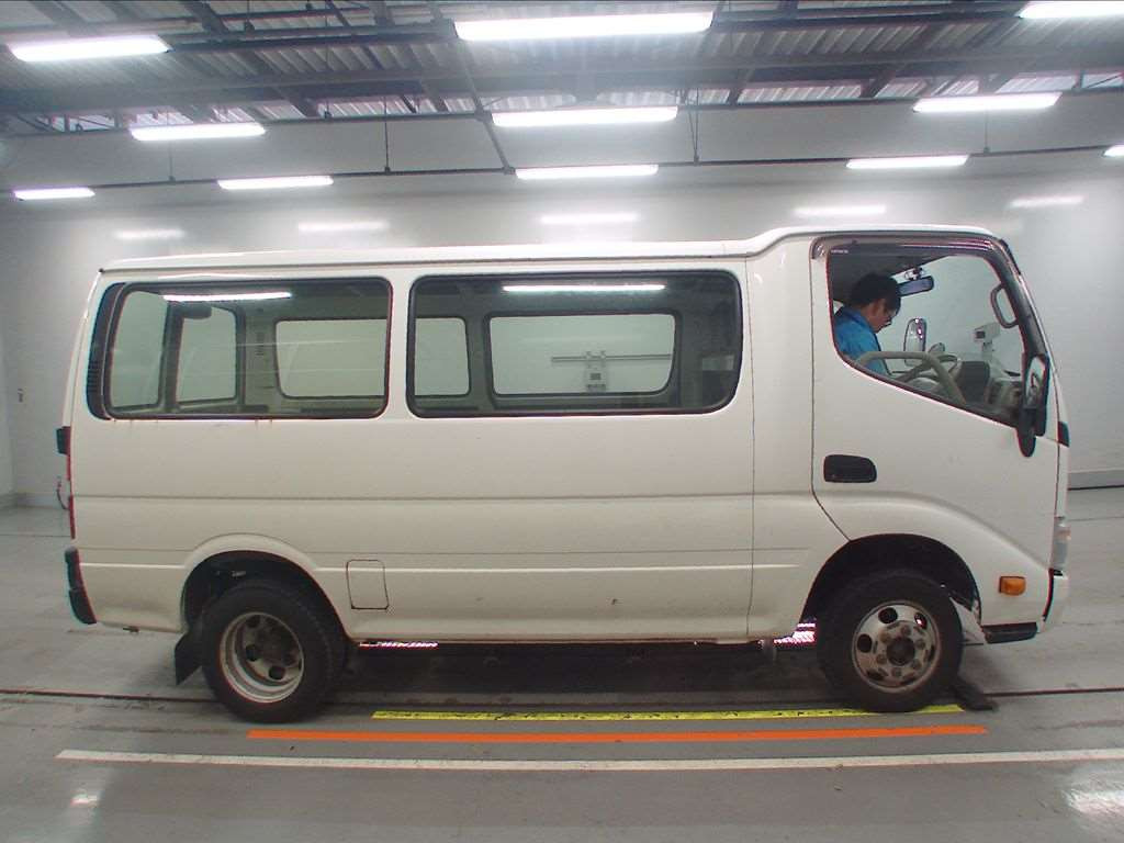 2013 Toyota Dyna Route Van KDY241V[1]