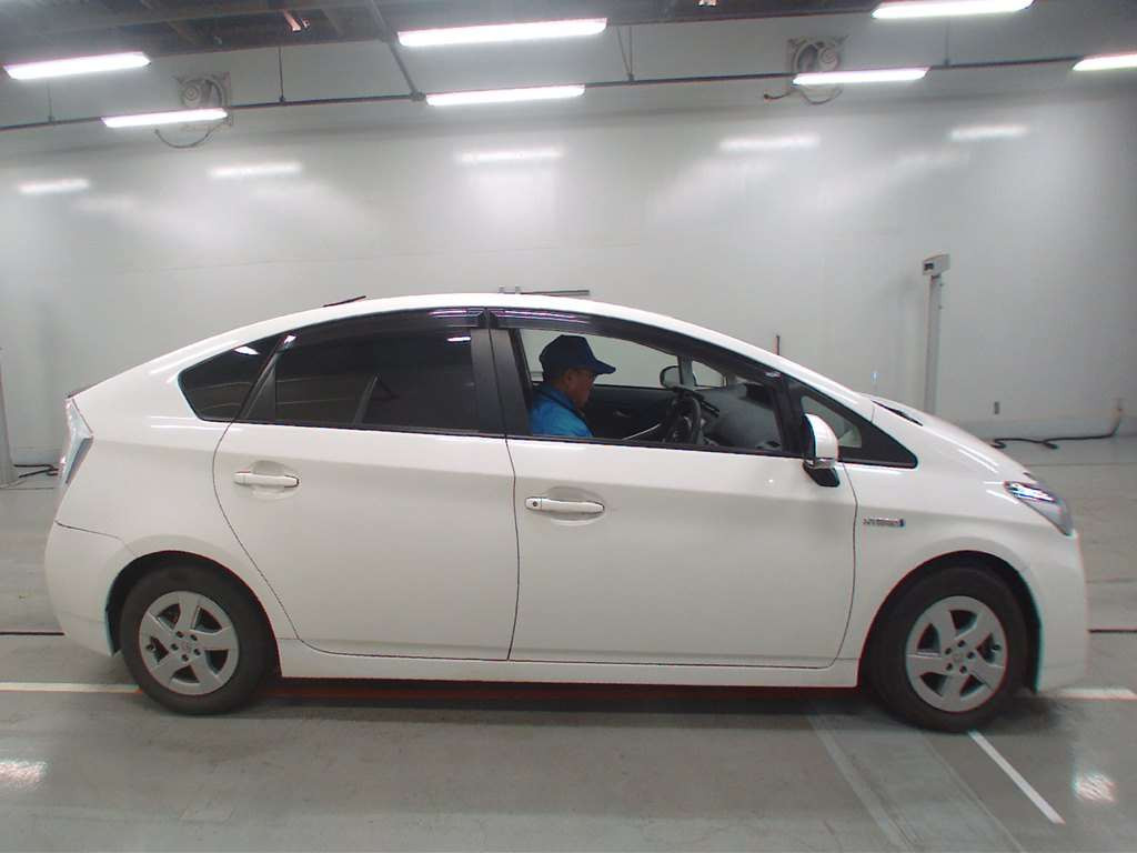 2011 Toyota Prius ZVW30[1]