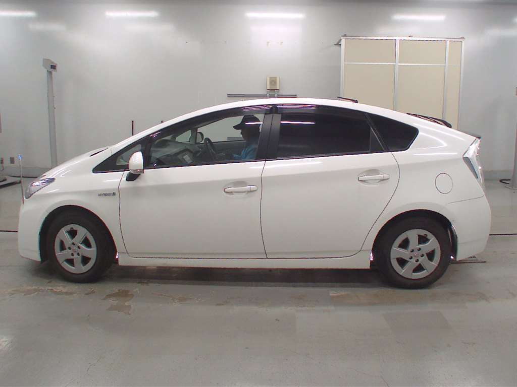 2011 Toyota Prius ZVW30[2]