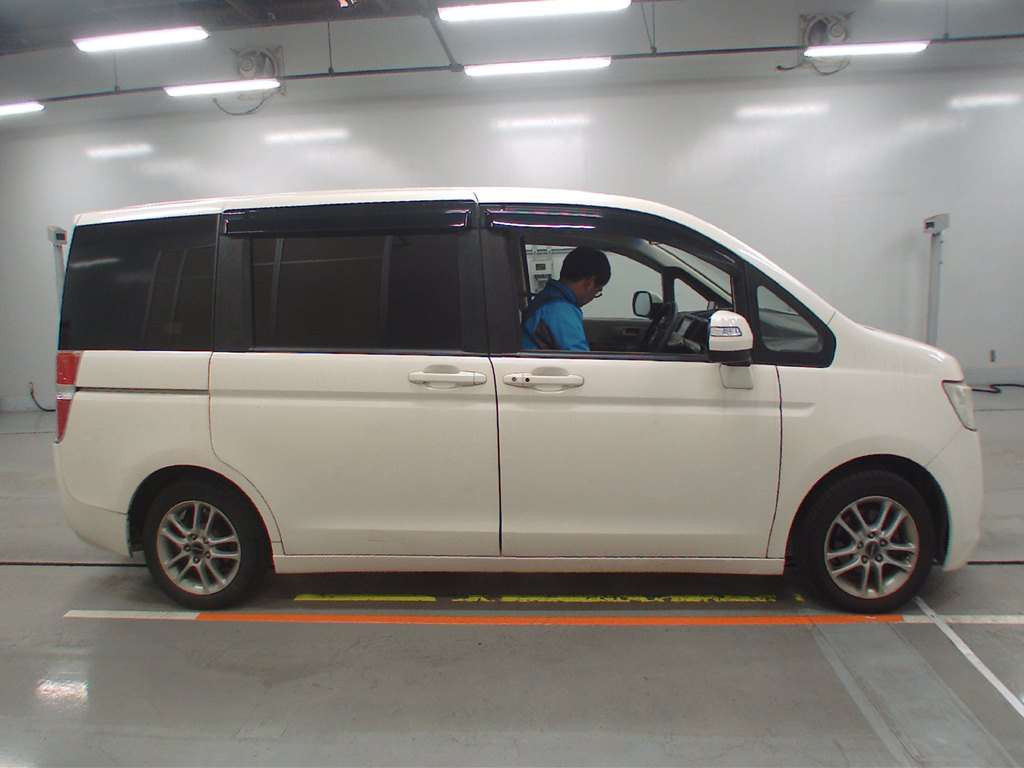 2009 Honda Step WGN RK1[1]