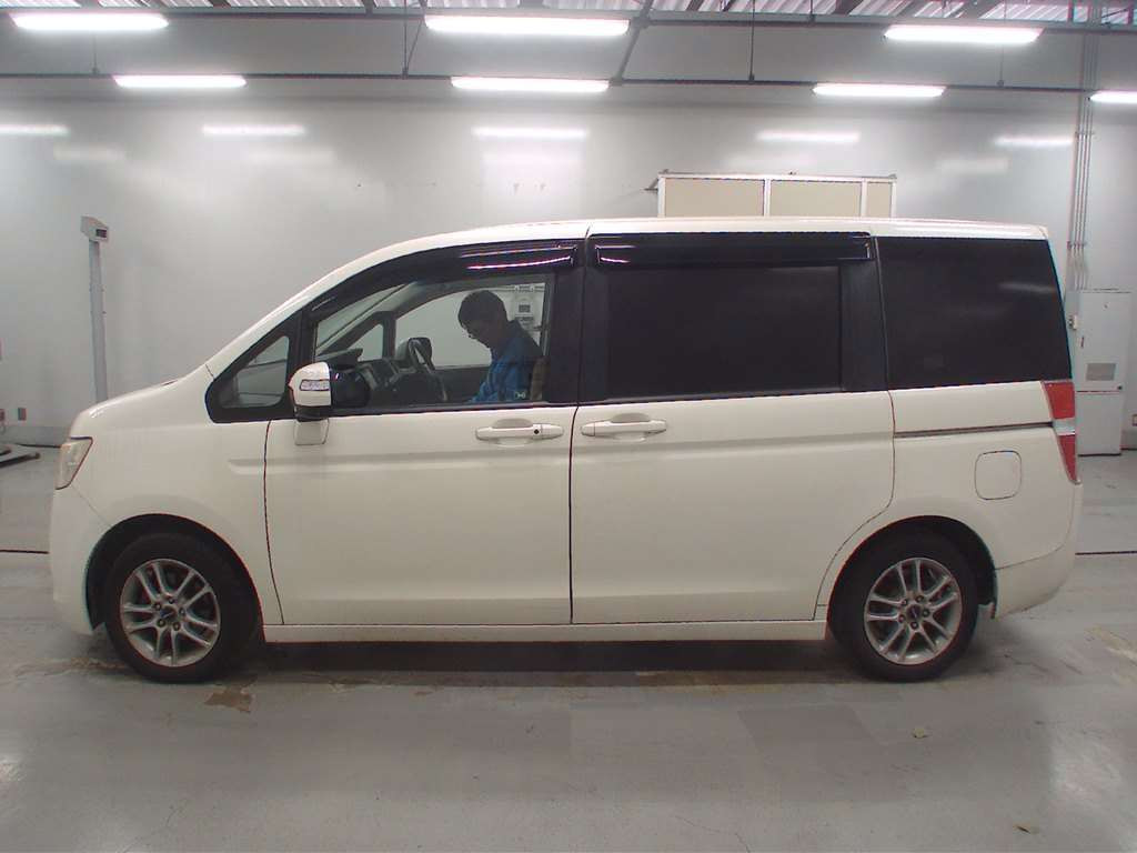 2009 Honda Step WGN RK1[2]