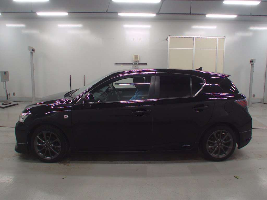 2011 Lexus CT ZWA10[2]