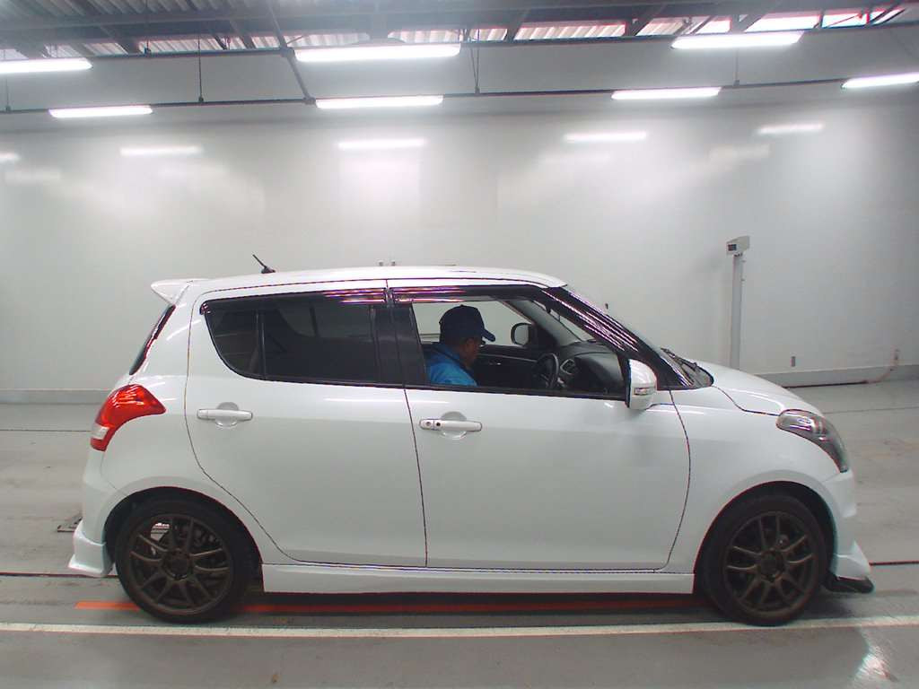 2014 Suzuki Swift Sport ZC32S[1]