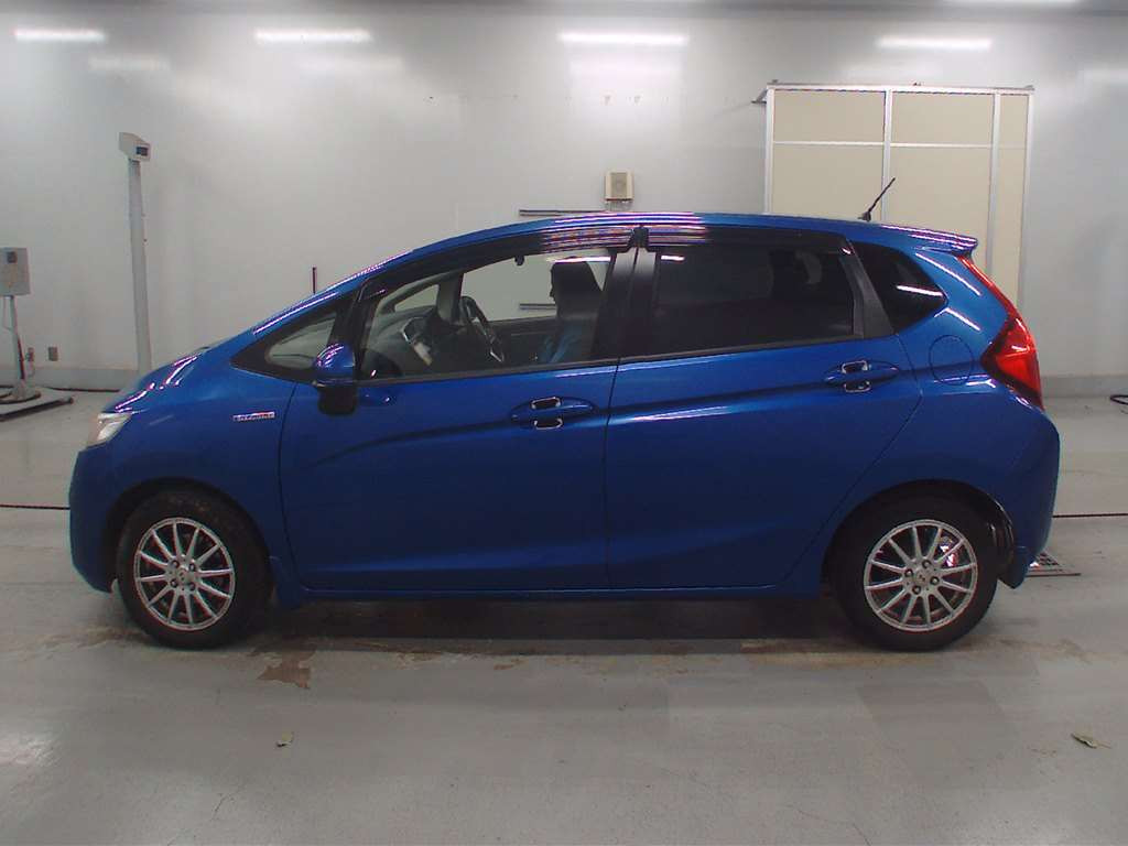 2013 Honda Fit Hybrid GP5[2]