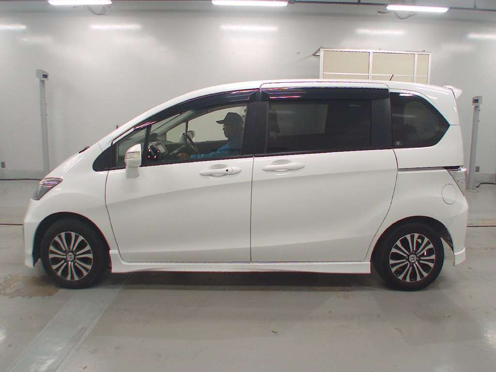 2014 Honda Freed GB3[2]