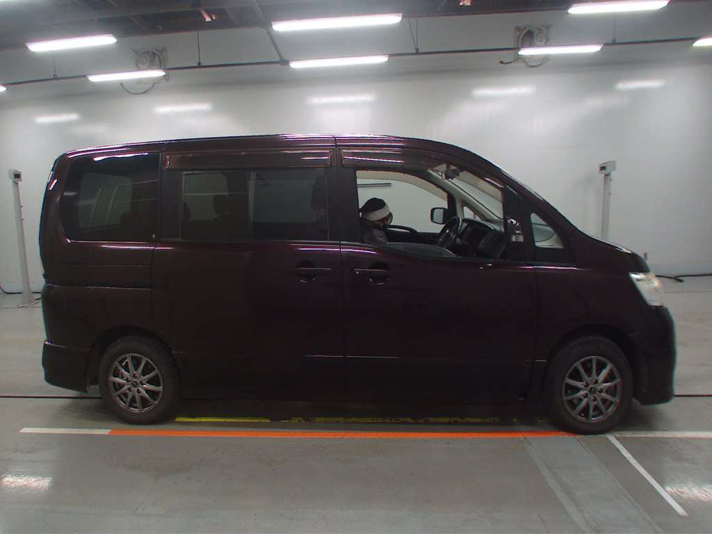 2009 Nissan Serena CC25[1]