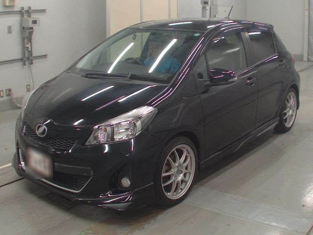 2011 Toyota Vitz NCP131[0]