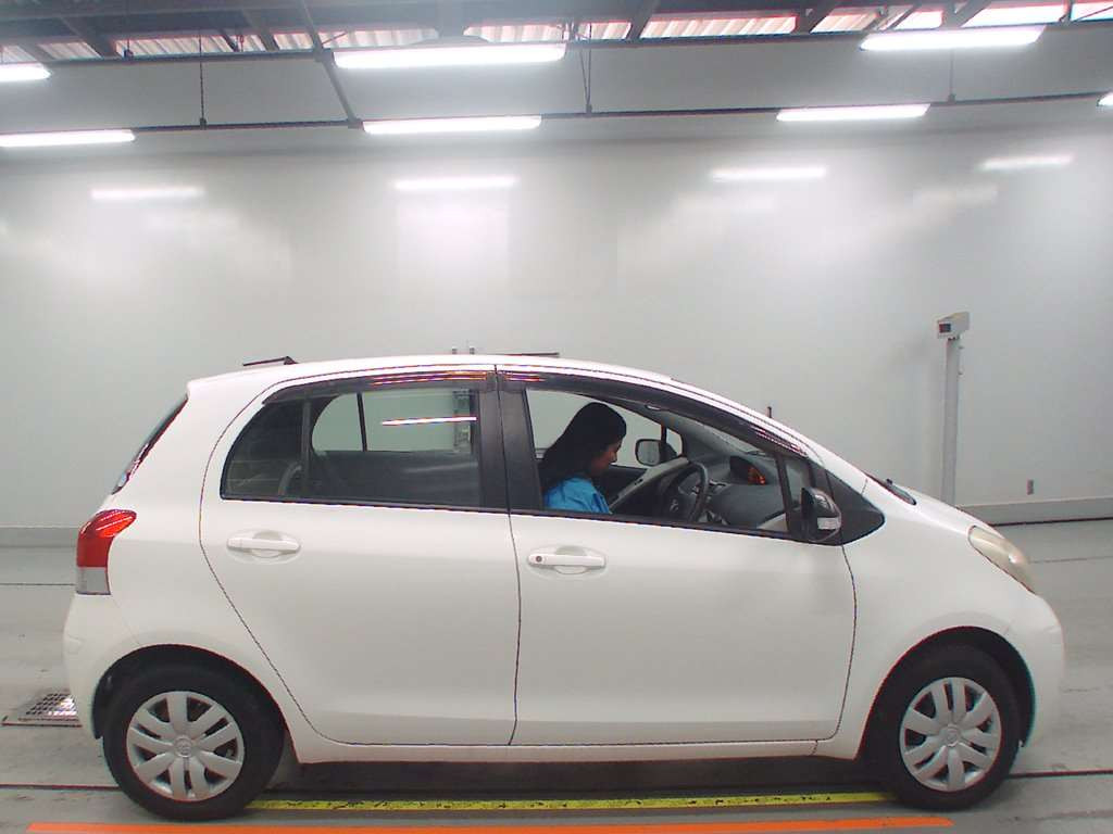 2009 Toyota Vitz KSP90[1]