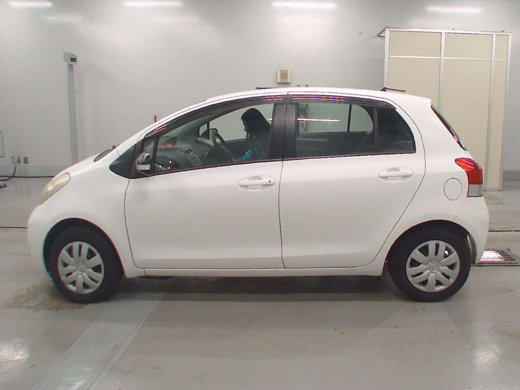 2009 Toyota Vitz KSP90[2]