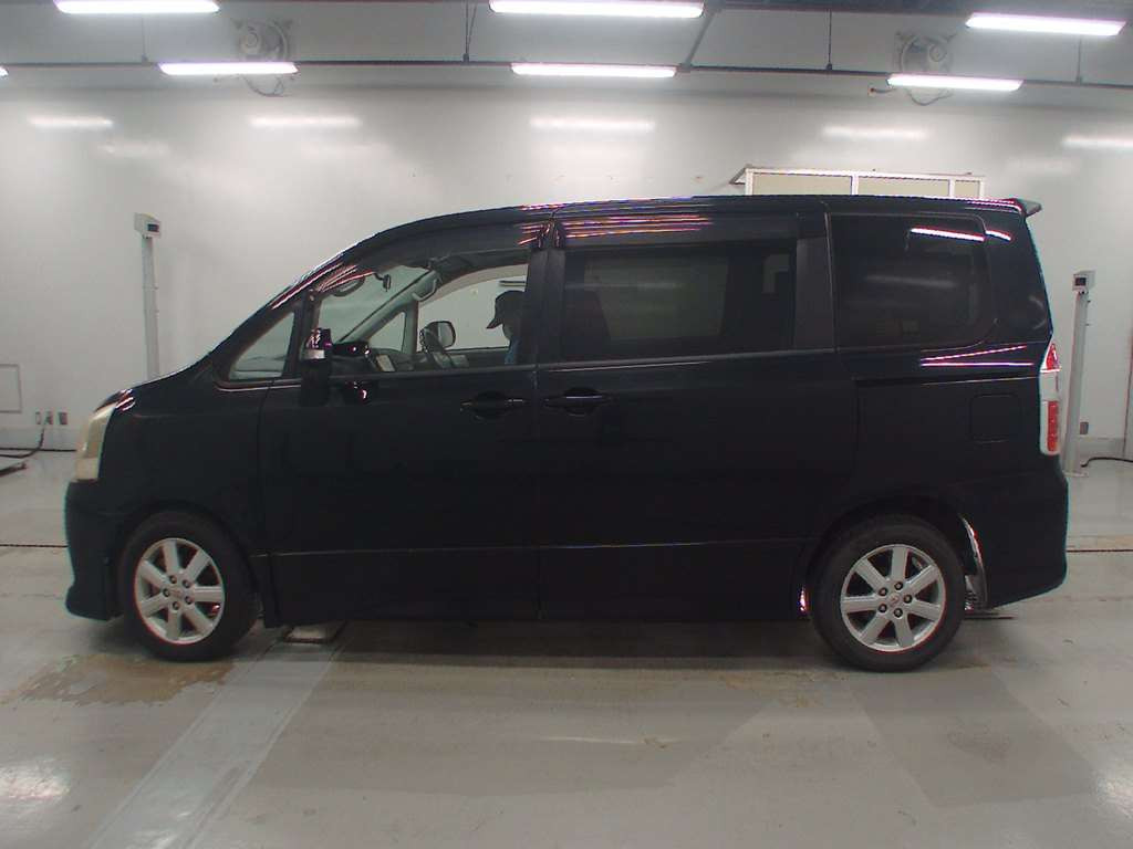 2009 Toyota Noah ZRR70W[2]