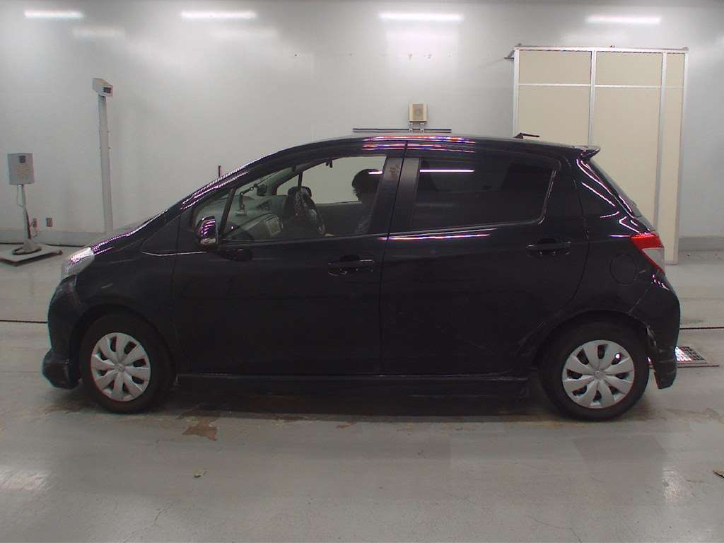 2014 Toyota Vitz NSP130[2]