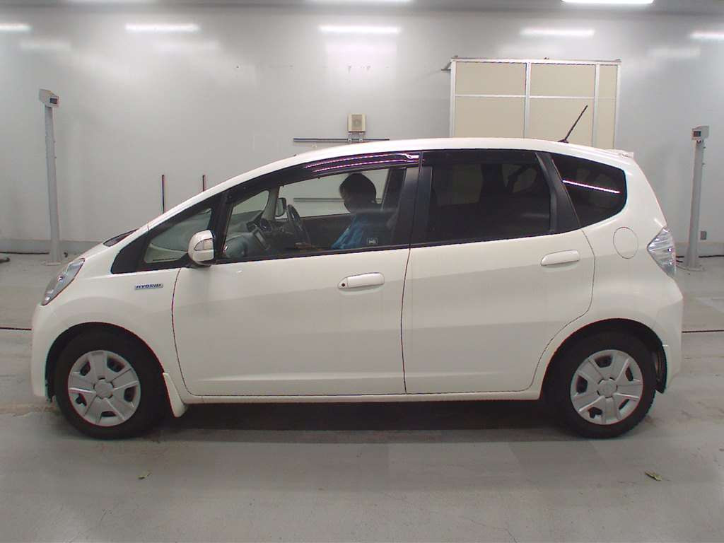 2012 Honda Fit Hybrid GP1[2]