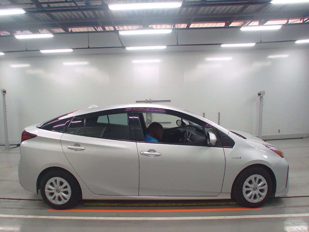 2019 Toyota Prius ZVW51[1]