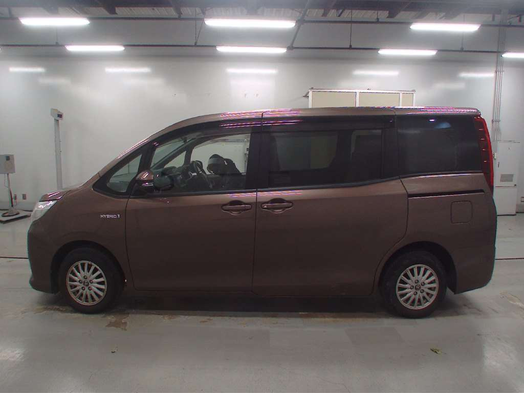 2014 Toyota Noah ZWR80G[2]