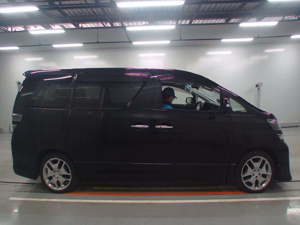 2013 Toyota Vellfire GGH20W[1]