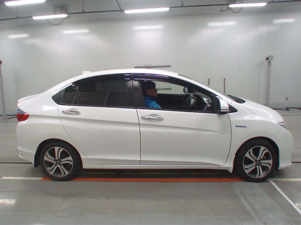 2015 Honda Grace GM4[2]