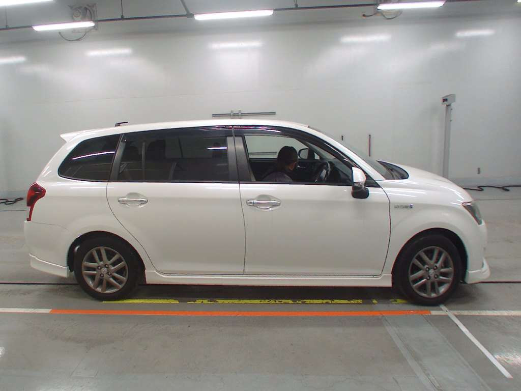 2014 Toyota Corolla Fielder NKE165G[2]