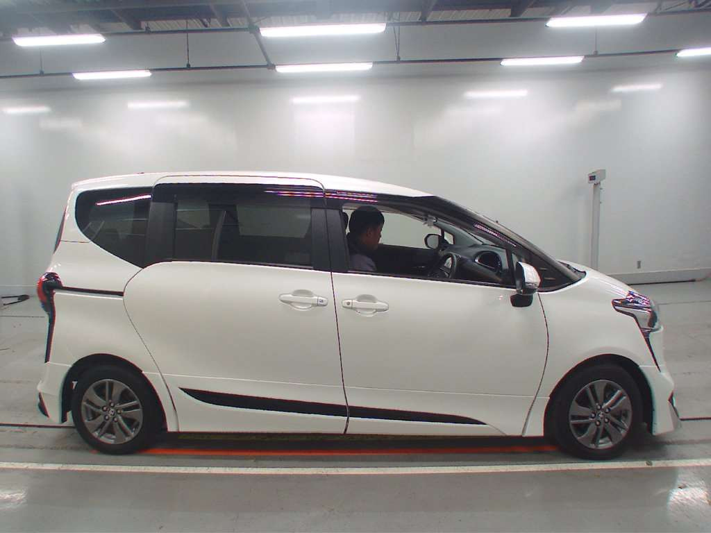 2021 Toyota Sienta NHP170G[2]