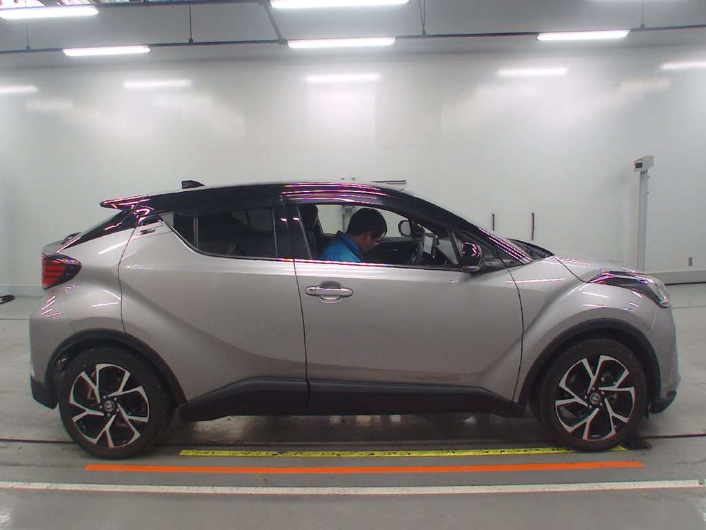 2020 Toyota C-HR ZYX11[2]