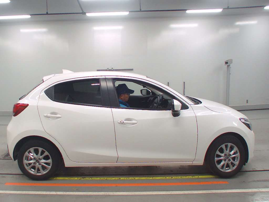 2016 Mazda Demio DJ3FS[1]