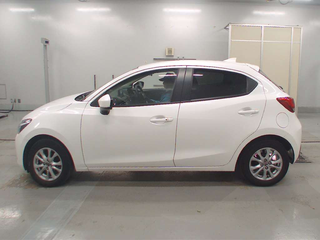 2016 Mazda Demio DJ3FS[2]