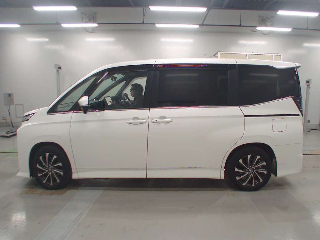 2023 Toyota Voxy ZWR90W[2]