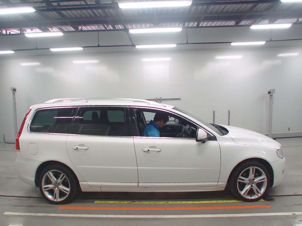 2016 Volvo V70 BB420W[0]