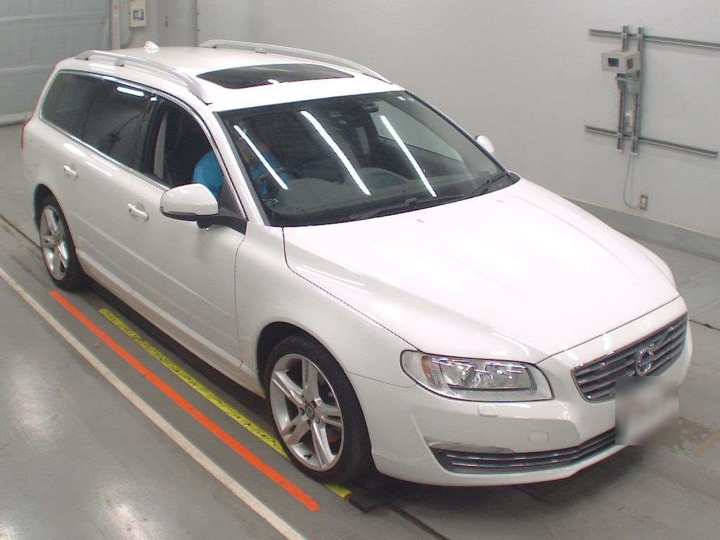 2016 Volvo V70 BB420W[2]