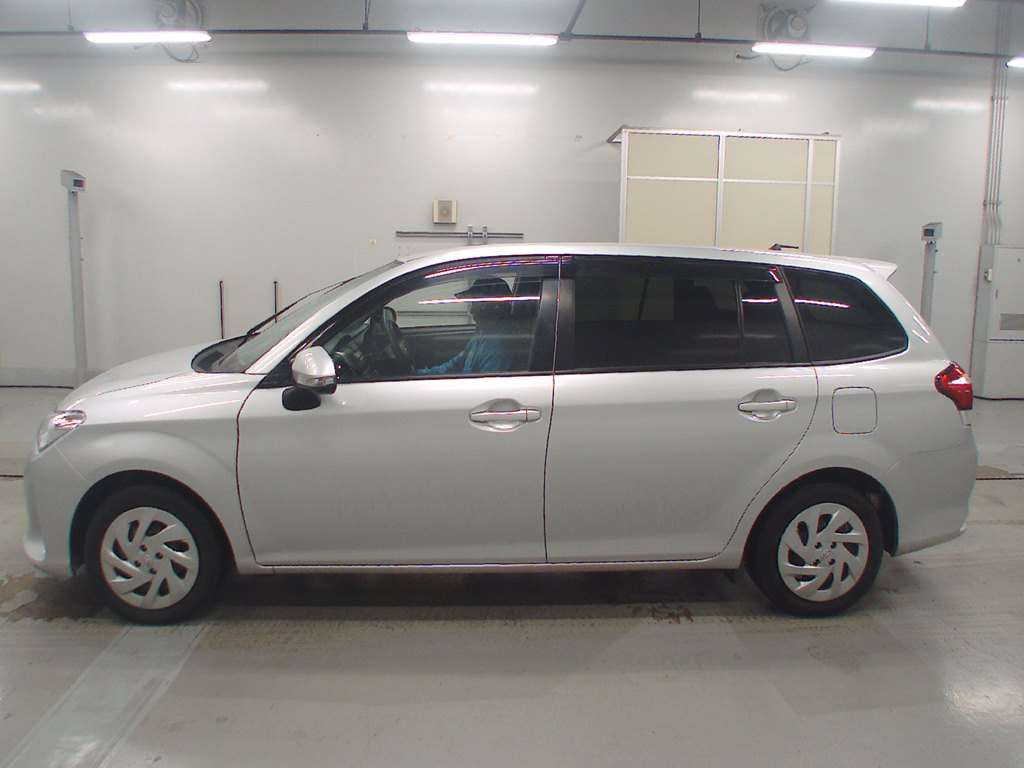 2022 Toyota Corolla Fielder NKE165G[1]