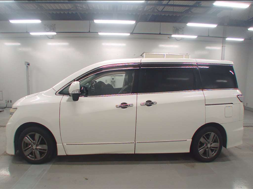 2011 Nissan Elgrand TE52[1]