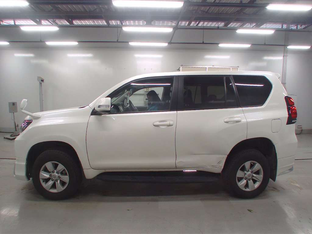 2023 Toyota Land Cruiser Prado TRJ150W[1]