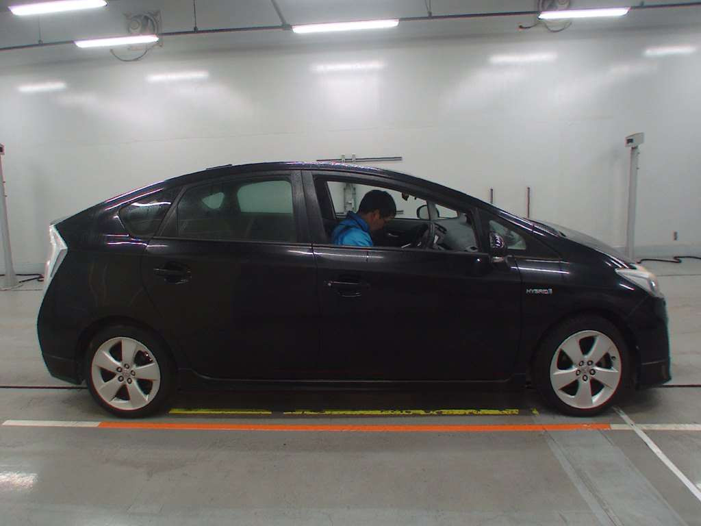 2010 Toyota Prius ZVW30[2]