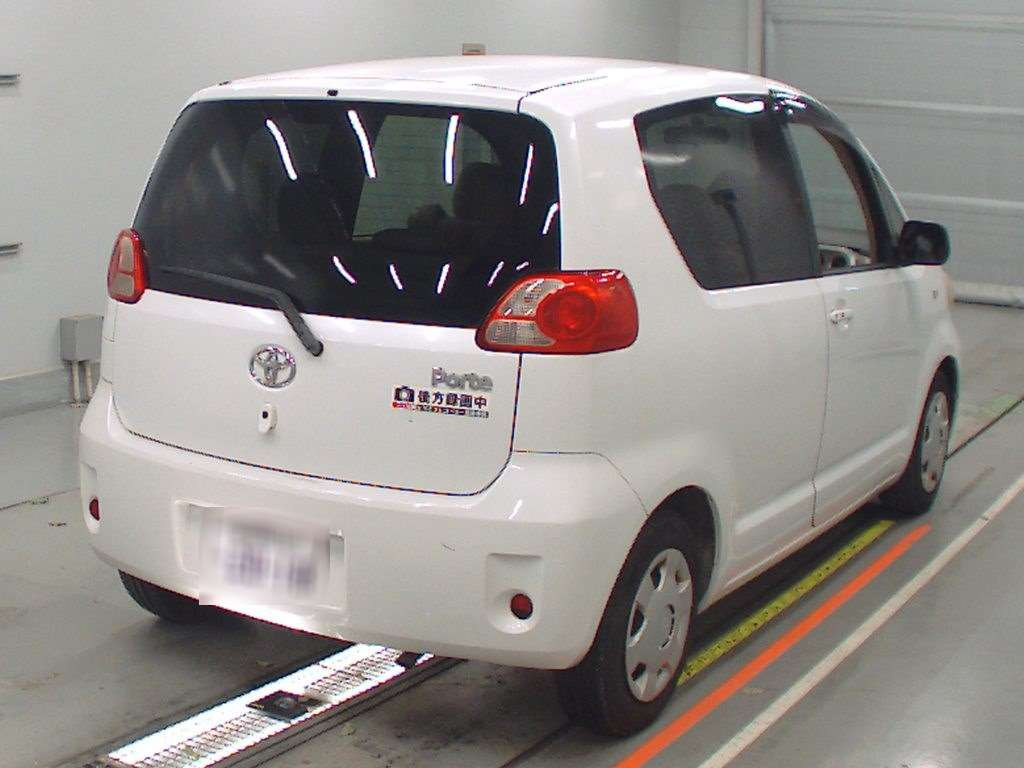 2005 Toyota Porte NNP10[1]