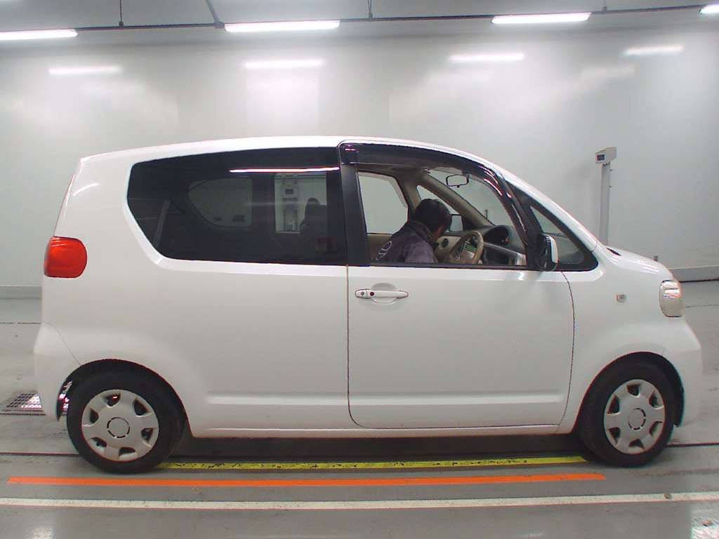 2005 Toyota Porte NNP10[2]