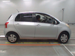 2005 Toyota Vitz