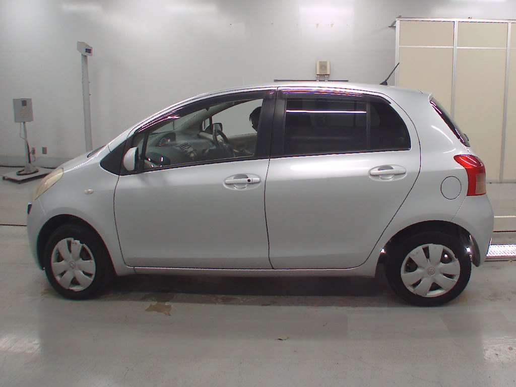 2005 Toyota Vitz KSP90[1]