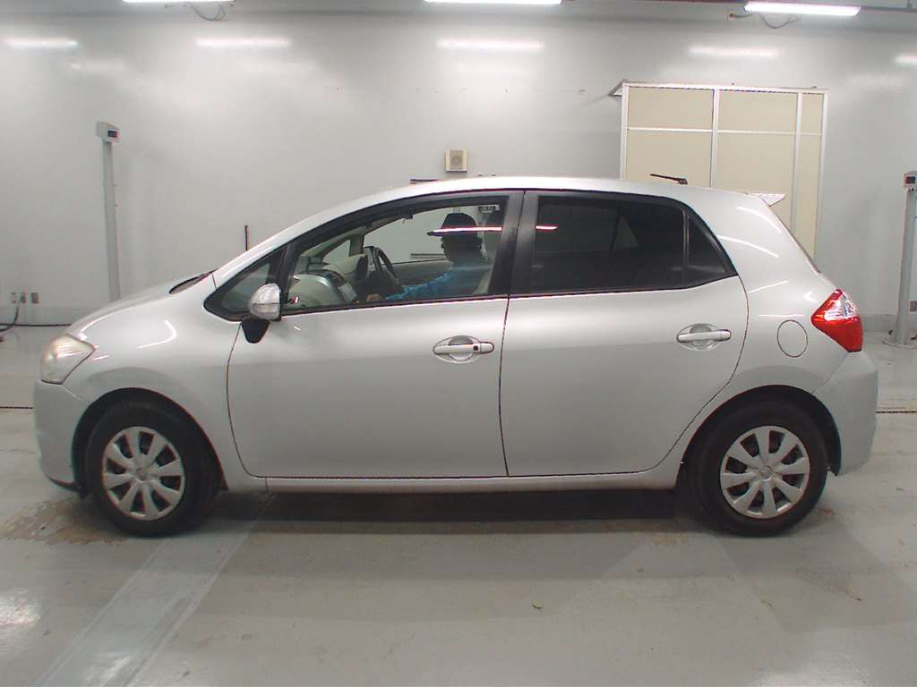 2009 Toyota Auris NZE151H[1]