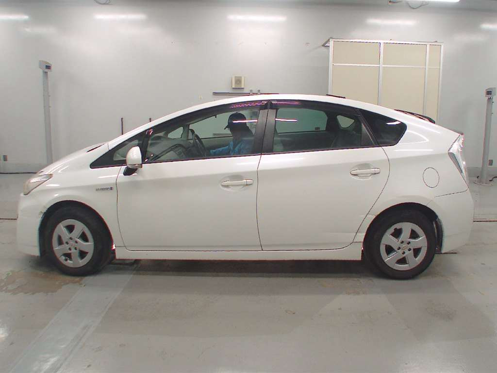 2010 Toyota Prius ZVW30[1]