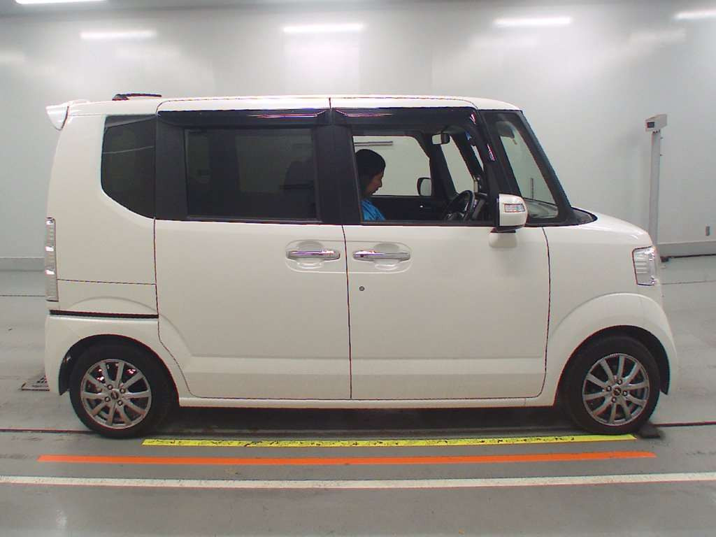 2016 Honda N-BOX JF1[2]