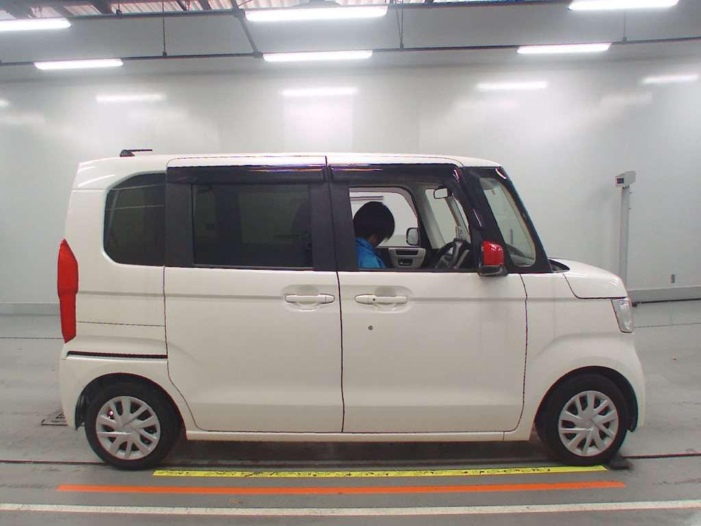 2017 Honda N-BOX JF3[2]