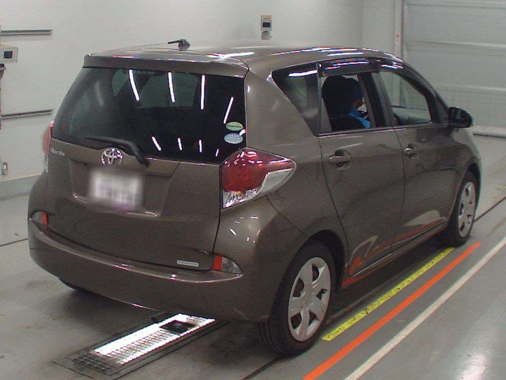 2014 Toyota Ractis NSP120[1]