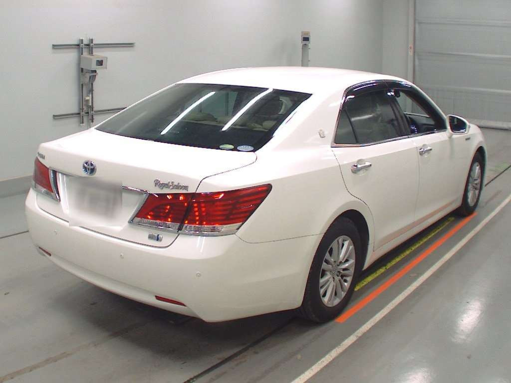 2013 Toyota Crown Hybrid AWS210[1]