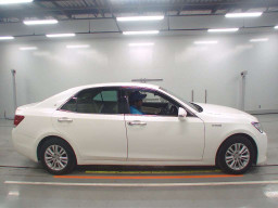 2013 Toyota Crown Hybrid