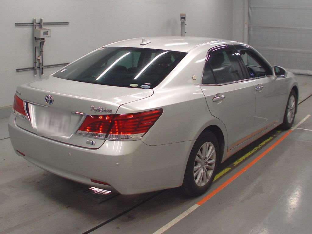 2013 Toyota Crown Hybrid AWS210[1]