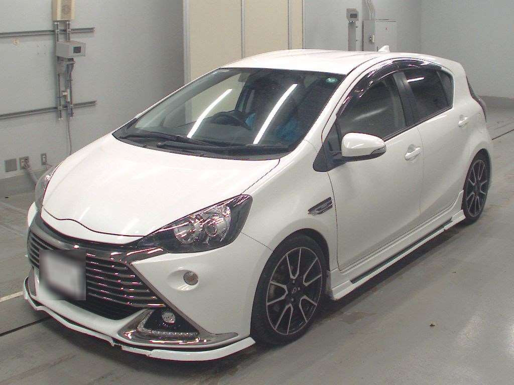 2015 Toyota Aqua NHP10[0]