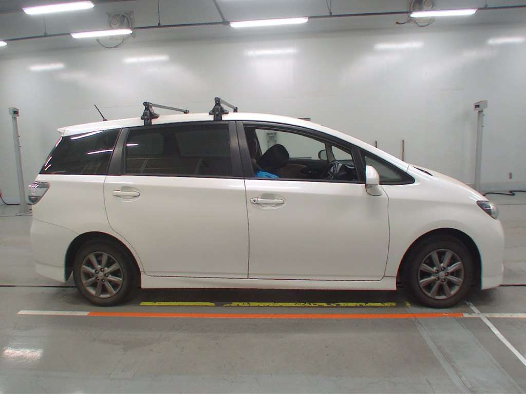 2013 Toyota Wish ZGE20G[2]