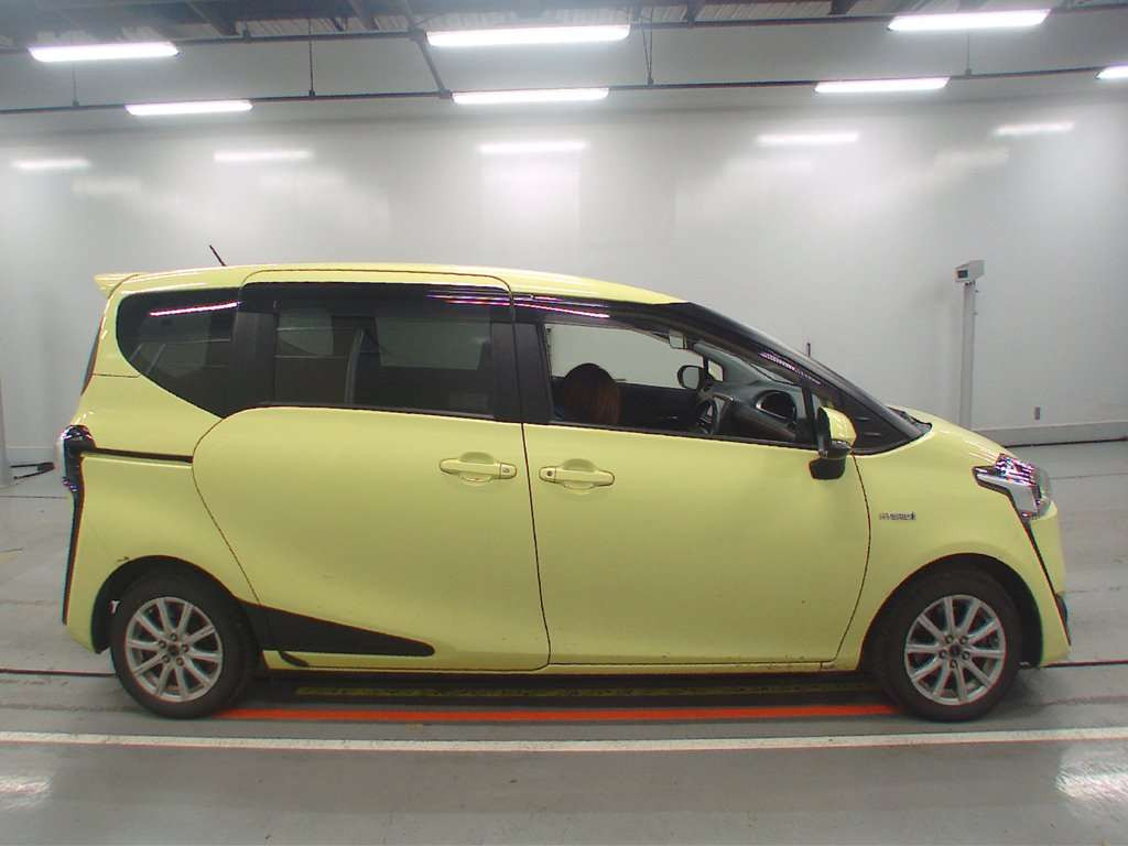 2016 Toyota Sienta NHP170G[2]